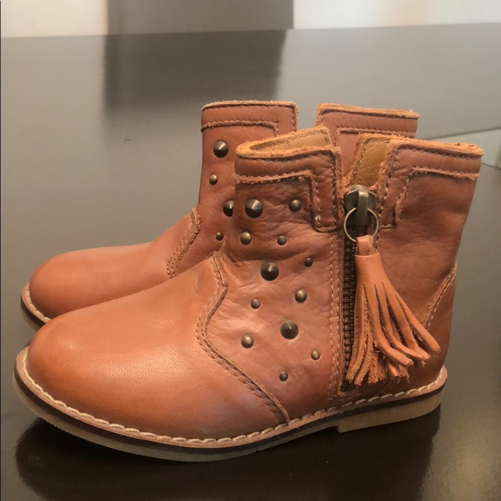 HP🥳🥳Zara cute brown booties NWT